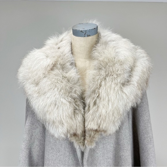 Vintage 1950’s Wool Gray Coat With Oversized Fur Collar - Picture 5 of 11